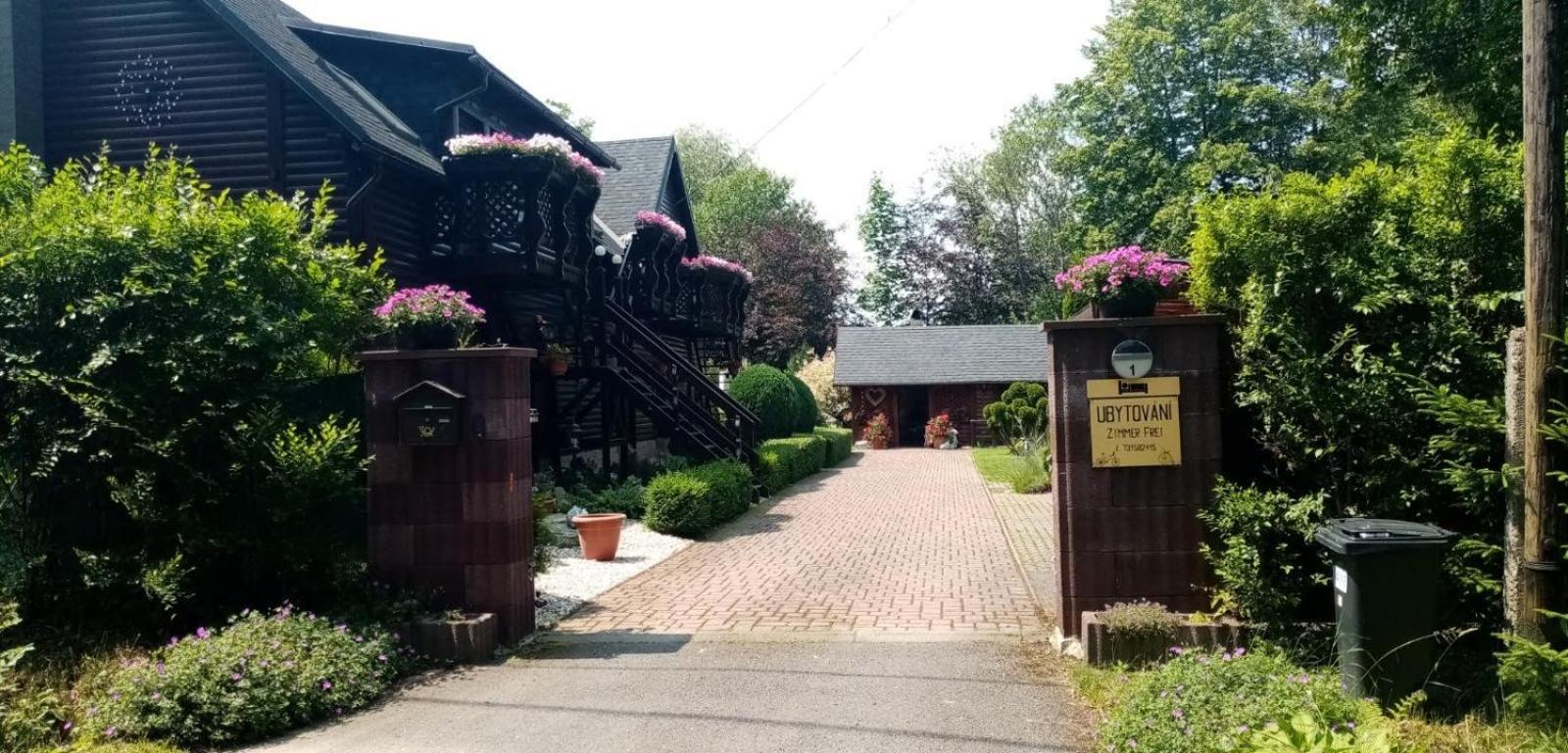 Apartman Smrcek 斯姆尔克山麓新城 外观 照片