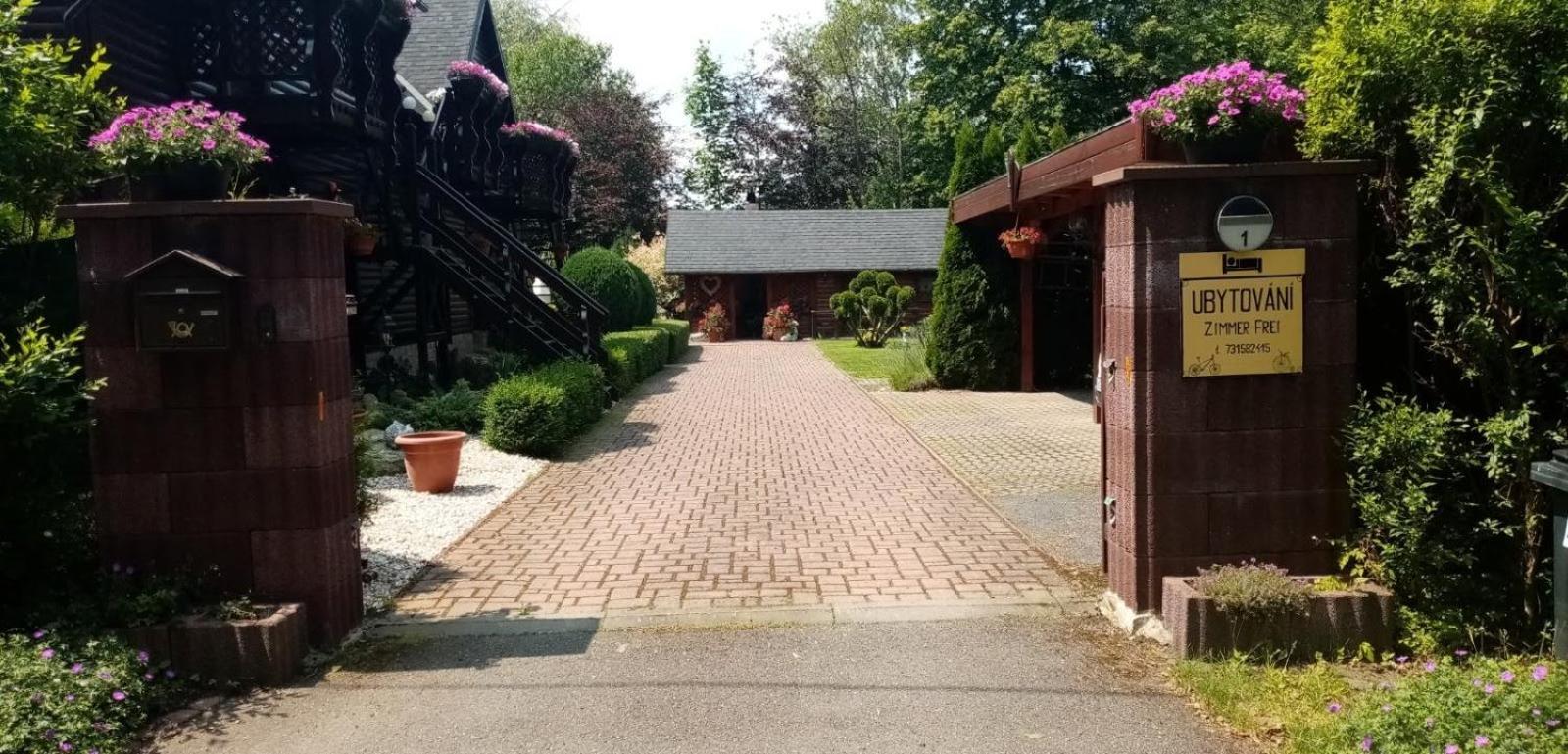 Apartman Smrcek 斯姆尔克山麓新城 外观 照片